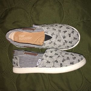 Kids Tom's shoes